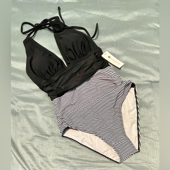 NWT Size S One Piece Women’s Halter Style Swimsuit w/ Ruching - Picture 4 of 7